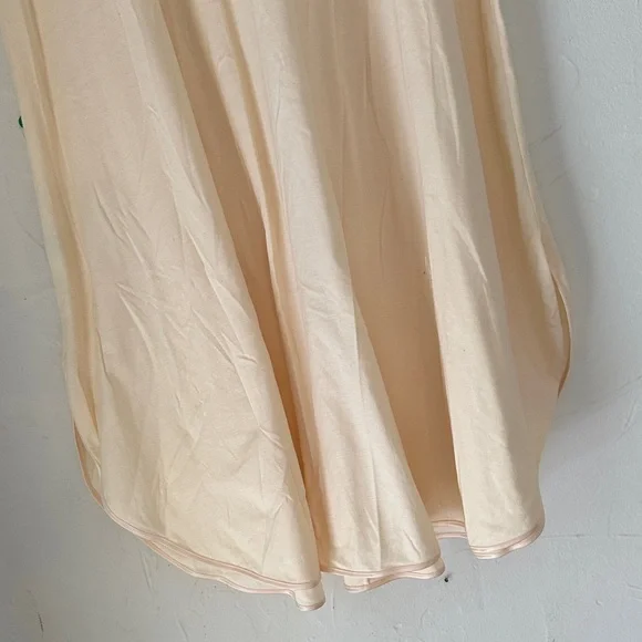Hanro of Switzerland Cream nightgown with silk Button-Front details size Small - Picture 6 of 9